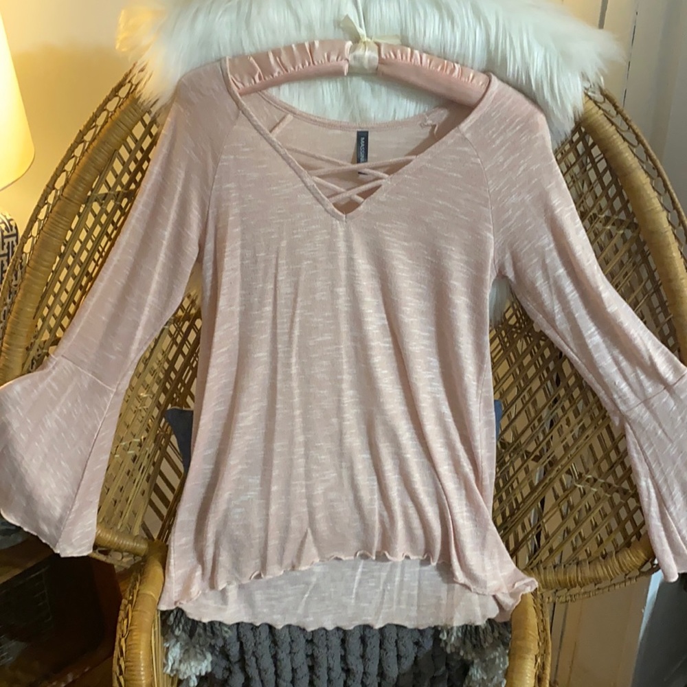 Cute flare sleeves!